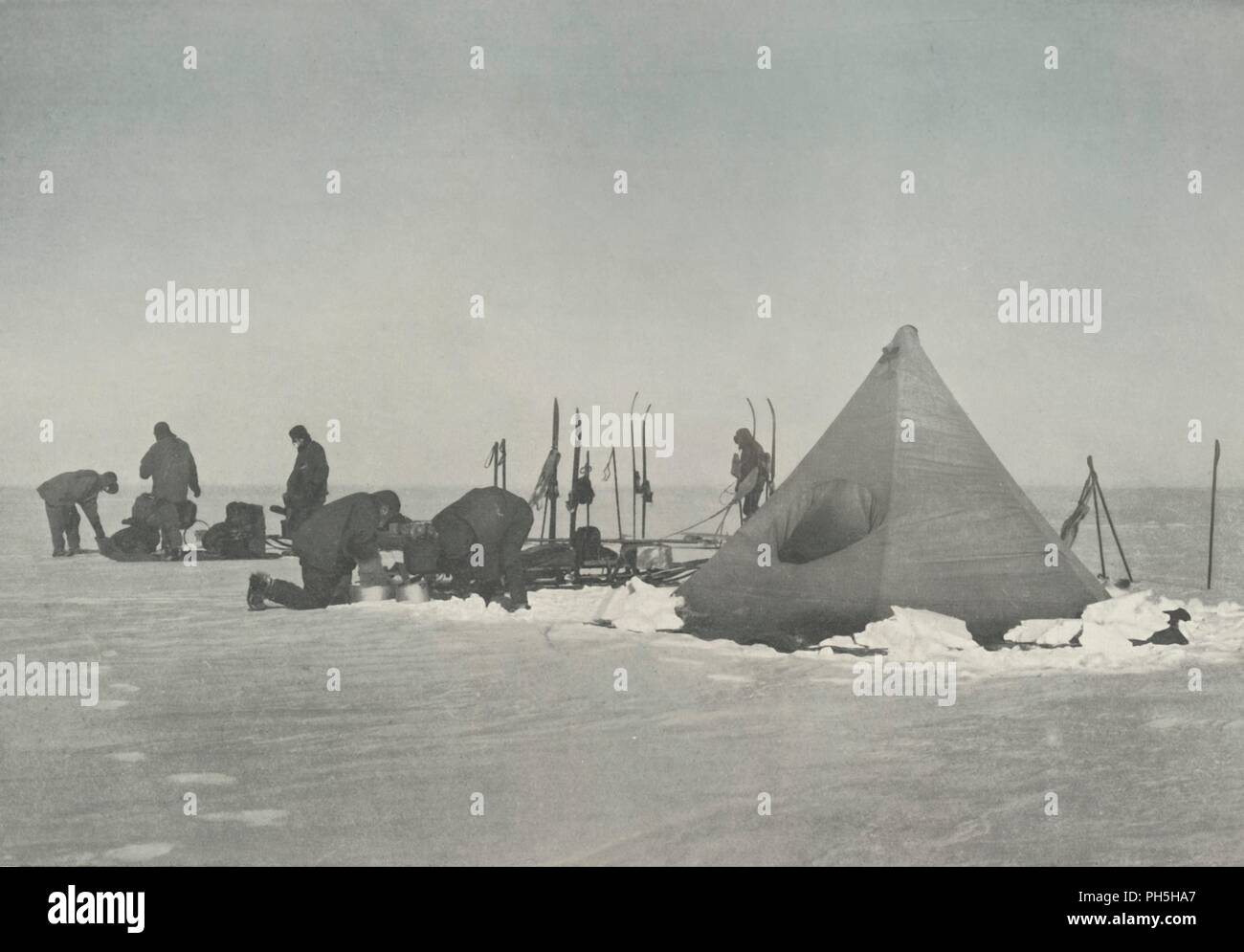 ' Camp bei drei Grad Depôt', c 1911 (1913). Artist: Henry Bowers. Stockfoto