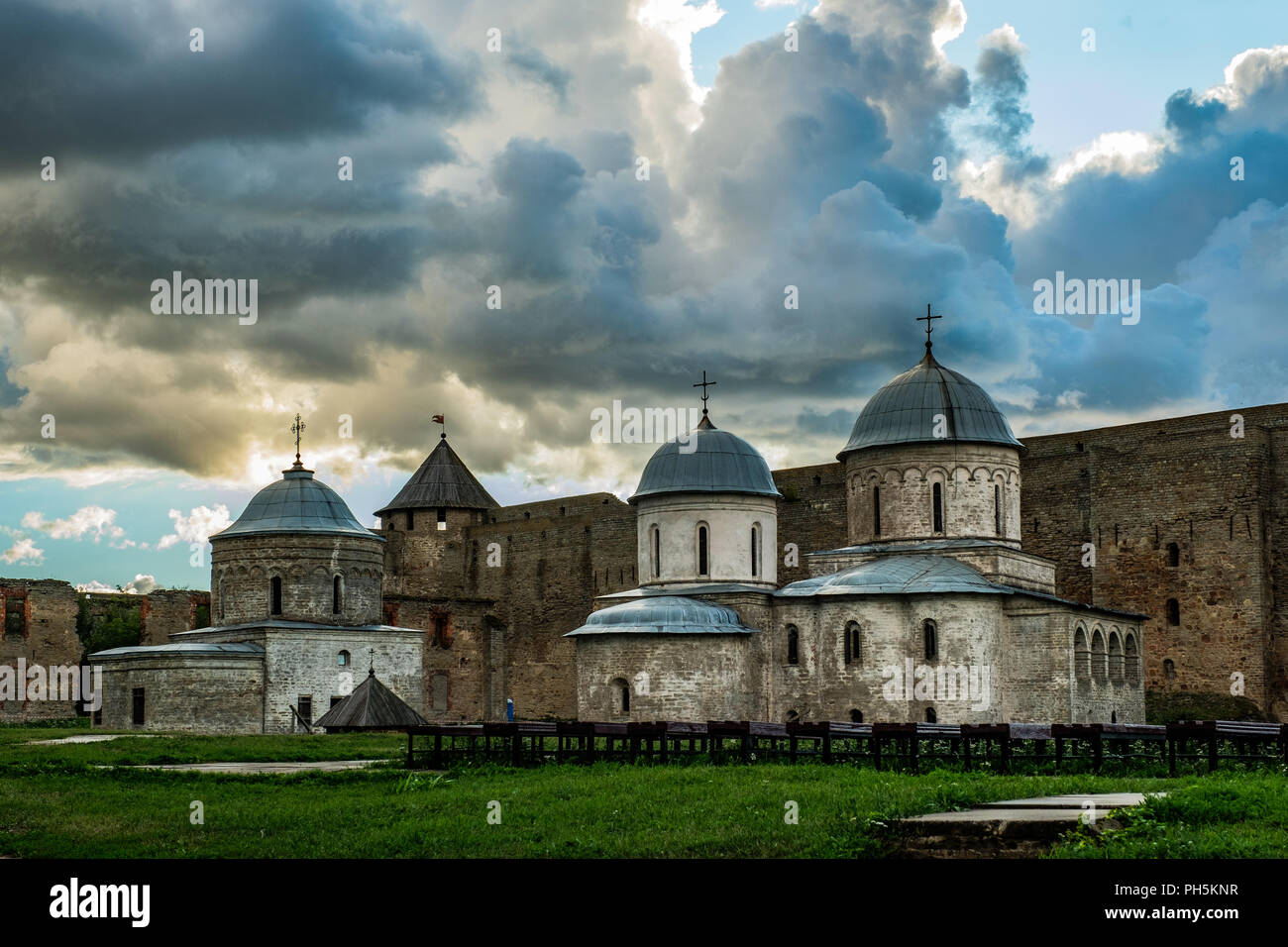 Ansicht zu ivangorod festung in russland Stockfotos und bilder Kaufen