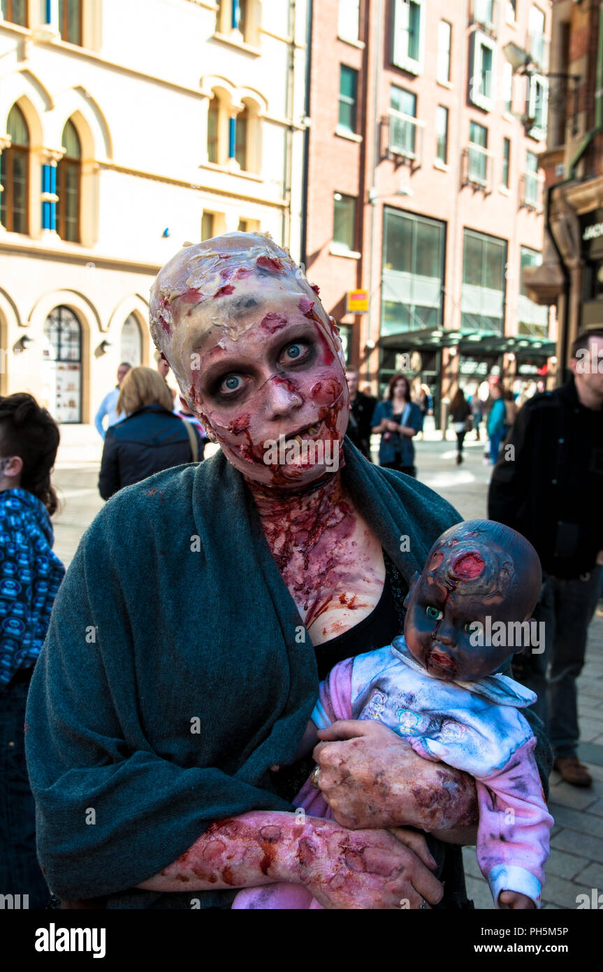 Zombies Belfast Straßen Horror Walking Dead Stockfoto