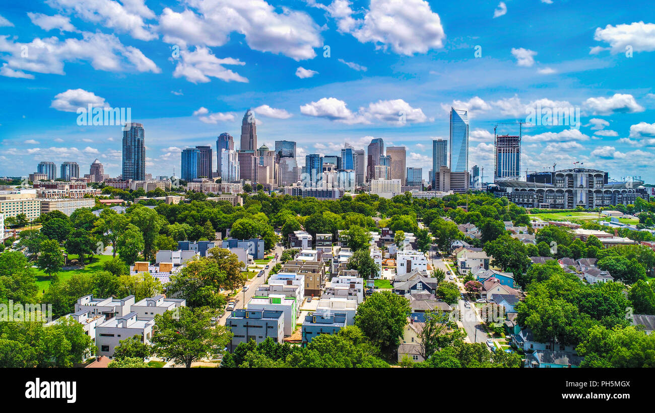 Drone Luftbild der Innenstadt von Charlotte, North Carolina, NC, USA Skyline. Stockfoto