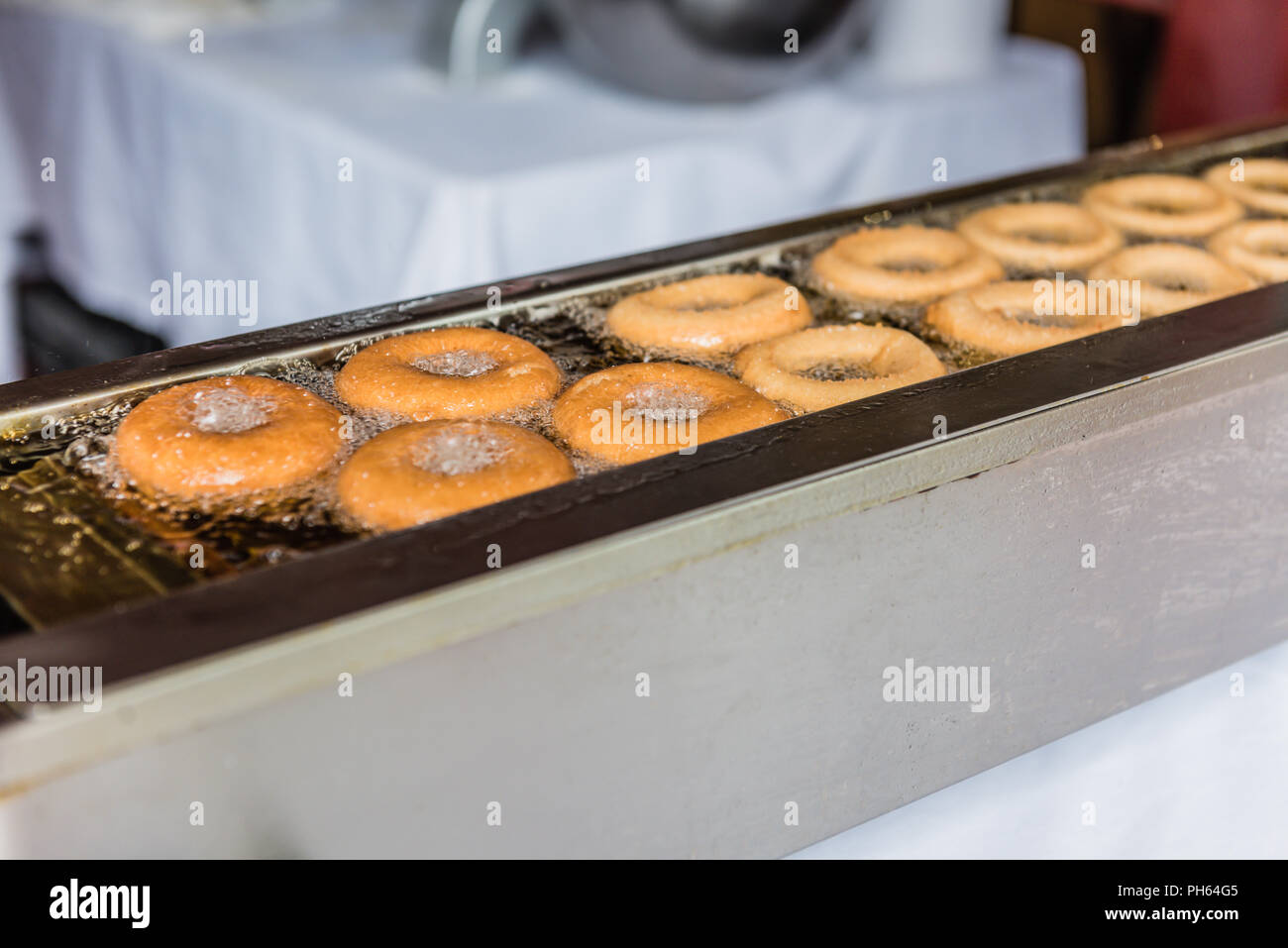 Agadir, NY/USA, 9. Juni 2018: Cider Donut macht Station am Wütend Orchard Cidery. Stockfoto