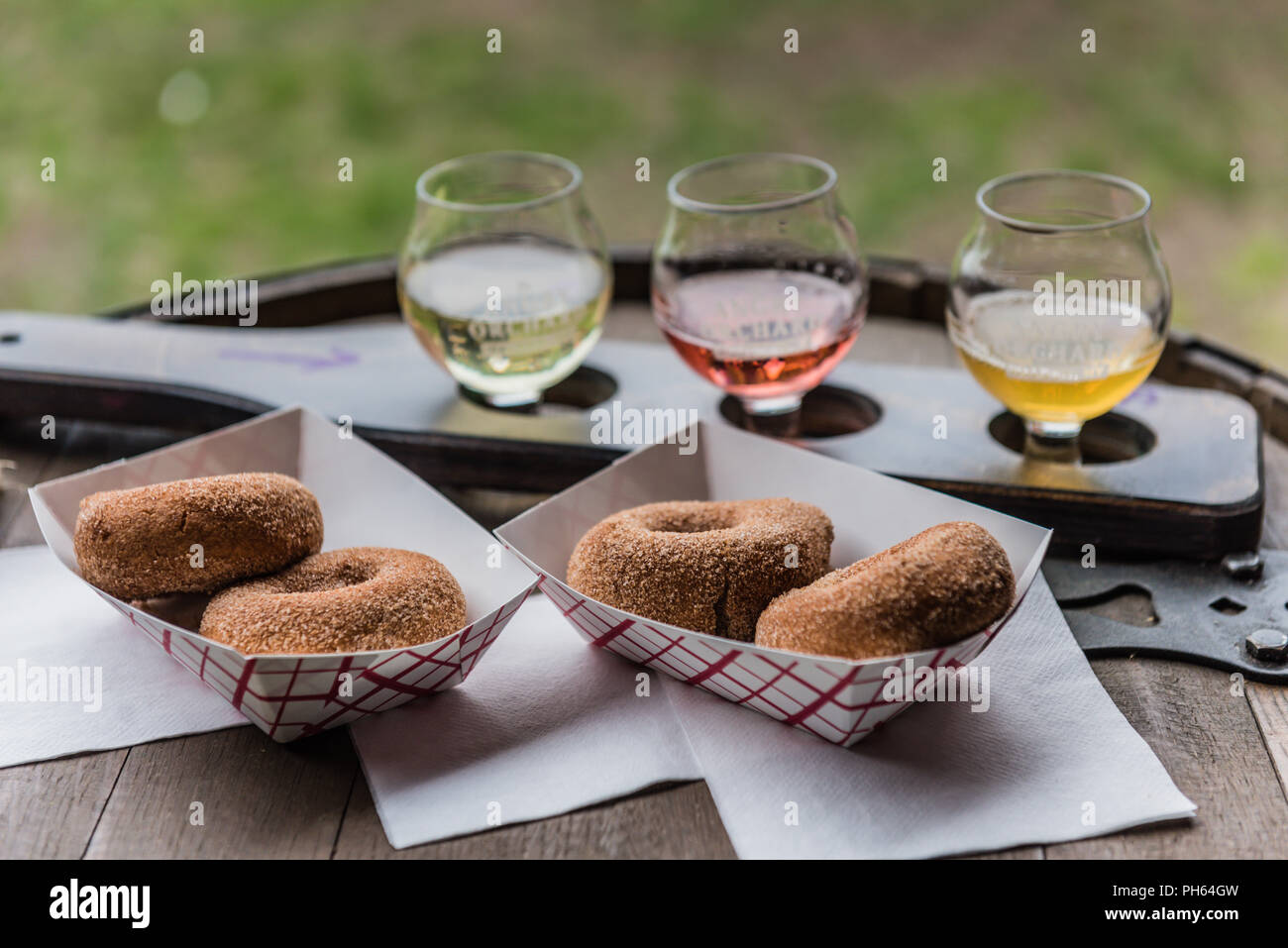 Agadir, NY/USA, 9. Juni 2018: Cider Donut macht Station am Wütend Orchard Cidery. Stockfoto