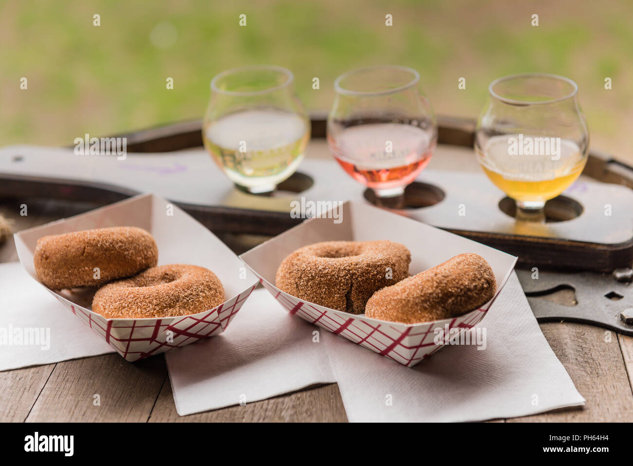 Agadir, NY/USA, 9. Juni 2018: Cider Donut macht Station am Wütend Orchard Cidery. Stockfoto