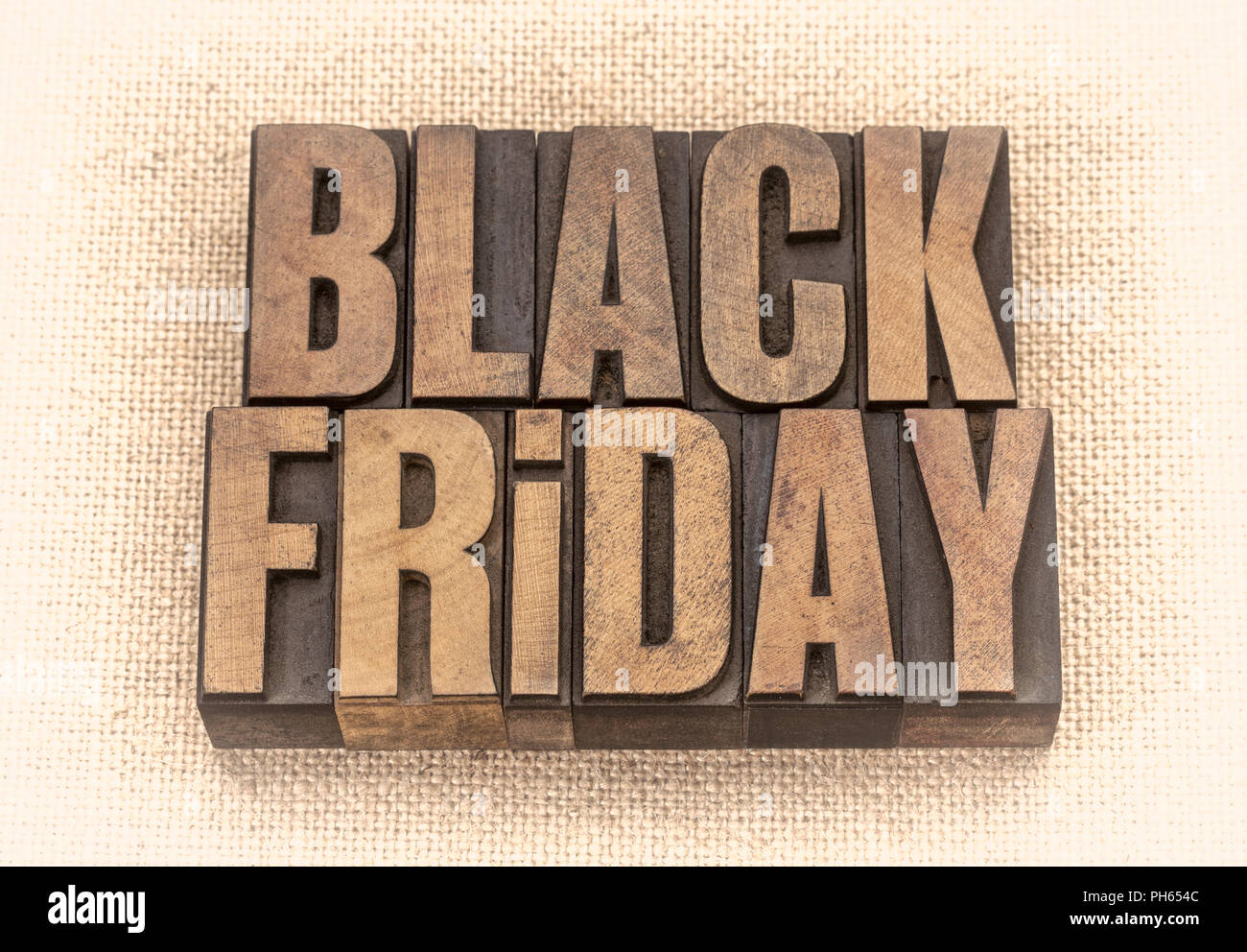 Schwarzer Freitag Banner in Vintage buchdruck Holz Bausteine gegen Leinwand Leinwand, Sepia getont Bild Stockfoto