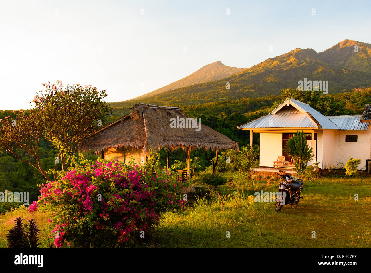 Bali Style Gartenlaube / Pavillon auf der Insel Lombok, Indonesien Stockfoto