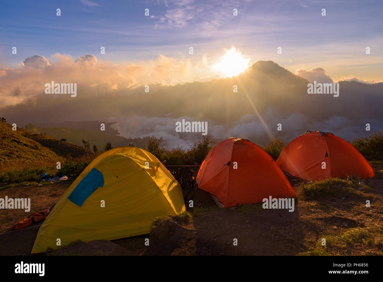 Wanderer camping am Mount Rinjani, Lombok, Indonesien Stockfoto