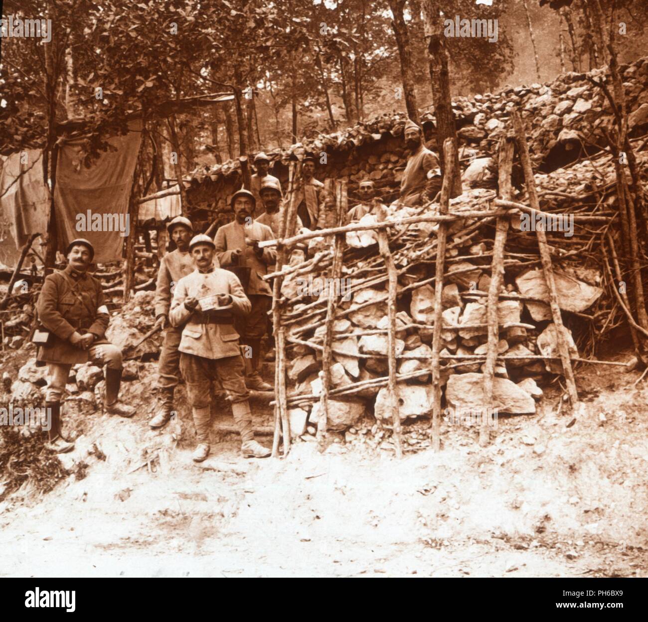 Erste-Hilfe-post, Argonne, Nordfrankreich, c 1914 - c 1918. Artist: Unbekannt. Stockfoto