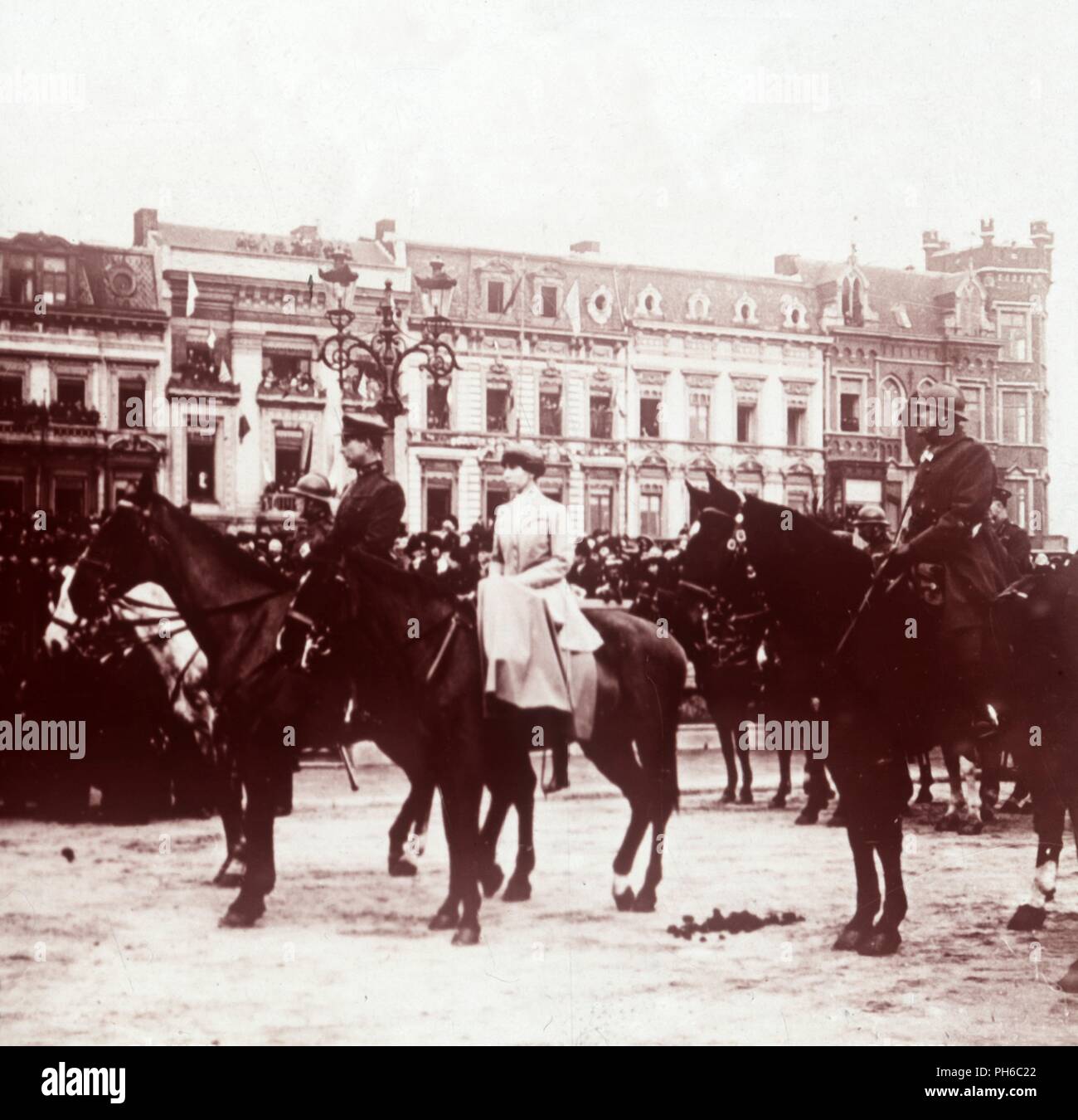 Albert I und Elisabeth von Bayern bei Liége, Belgien, c 1914 - c 1918. Artist: Unbekannt. Stockfoto