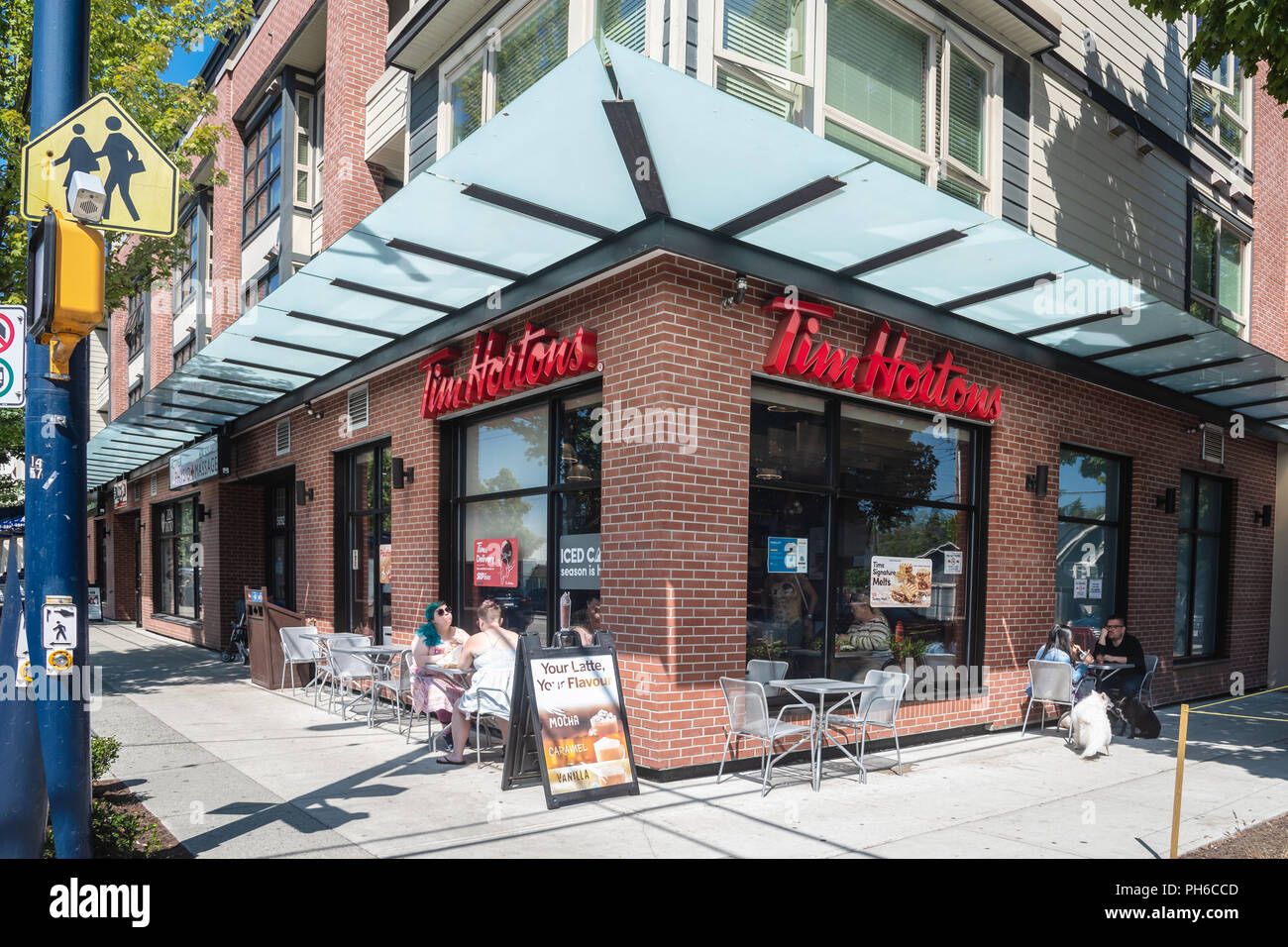 Kanadische multinationales Fast-Food-Restaurant Tim Hortons, Vancouver, British Columbia, Kanada Stockfoto