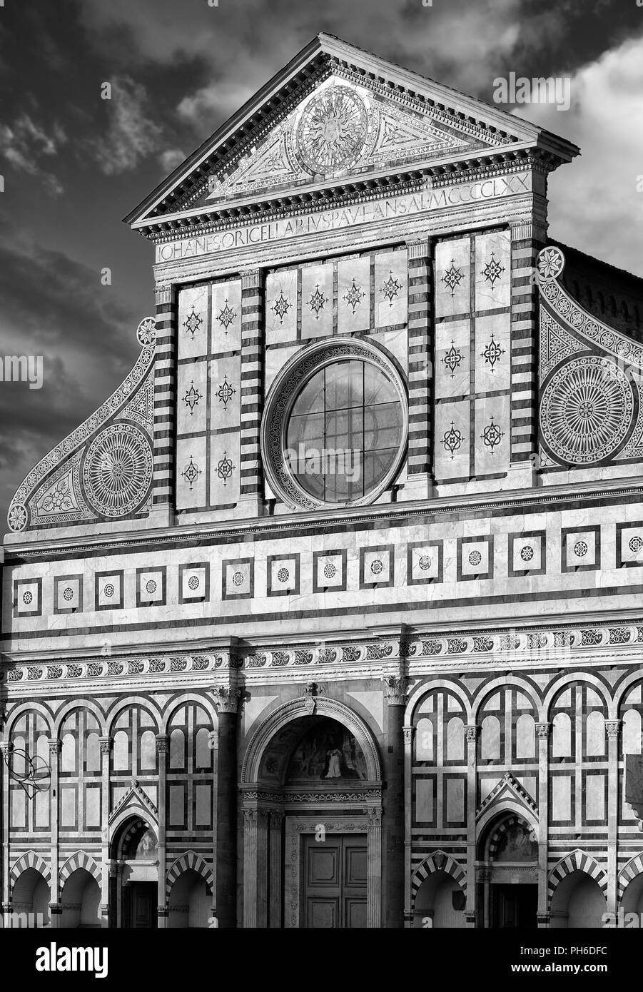 Die Fassade von Santa Maria Novella von Leon Battista Alberti in 1470 abgeschlossen, in Florenz Stockfoto