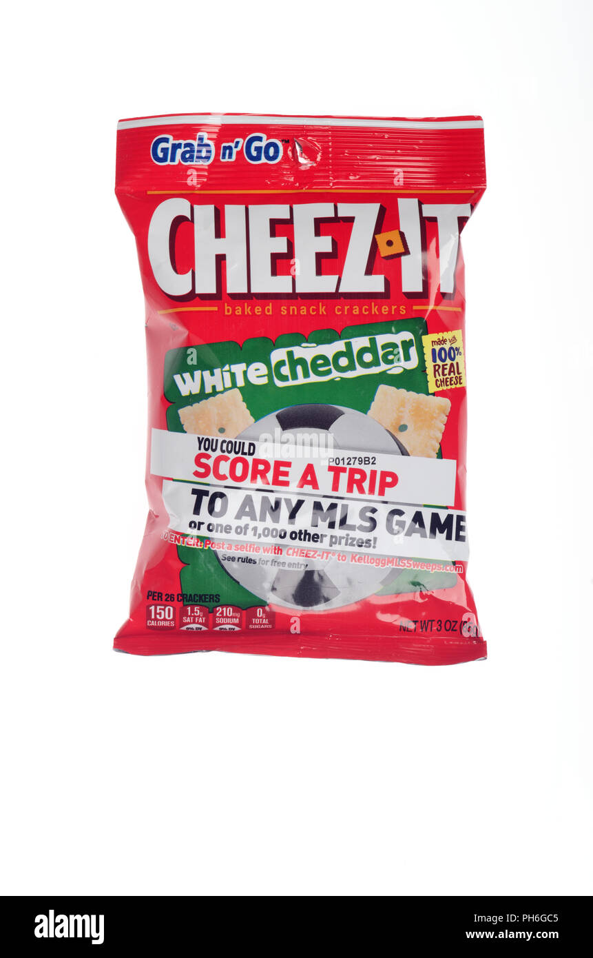 Tasche von Cheez es white Cheddar grab n snack Crackers isoliert auf weißem gehen Stockfoto