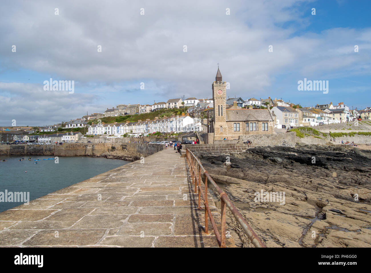 Am Kai und Institut, Camborne, Cornwall, Großbritannien Stockfoto