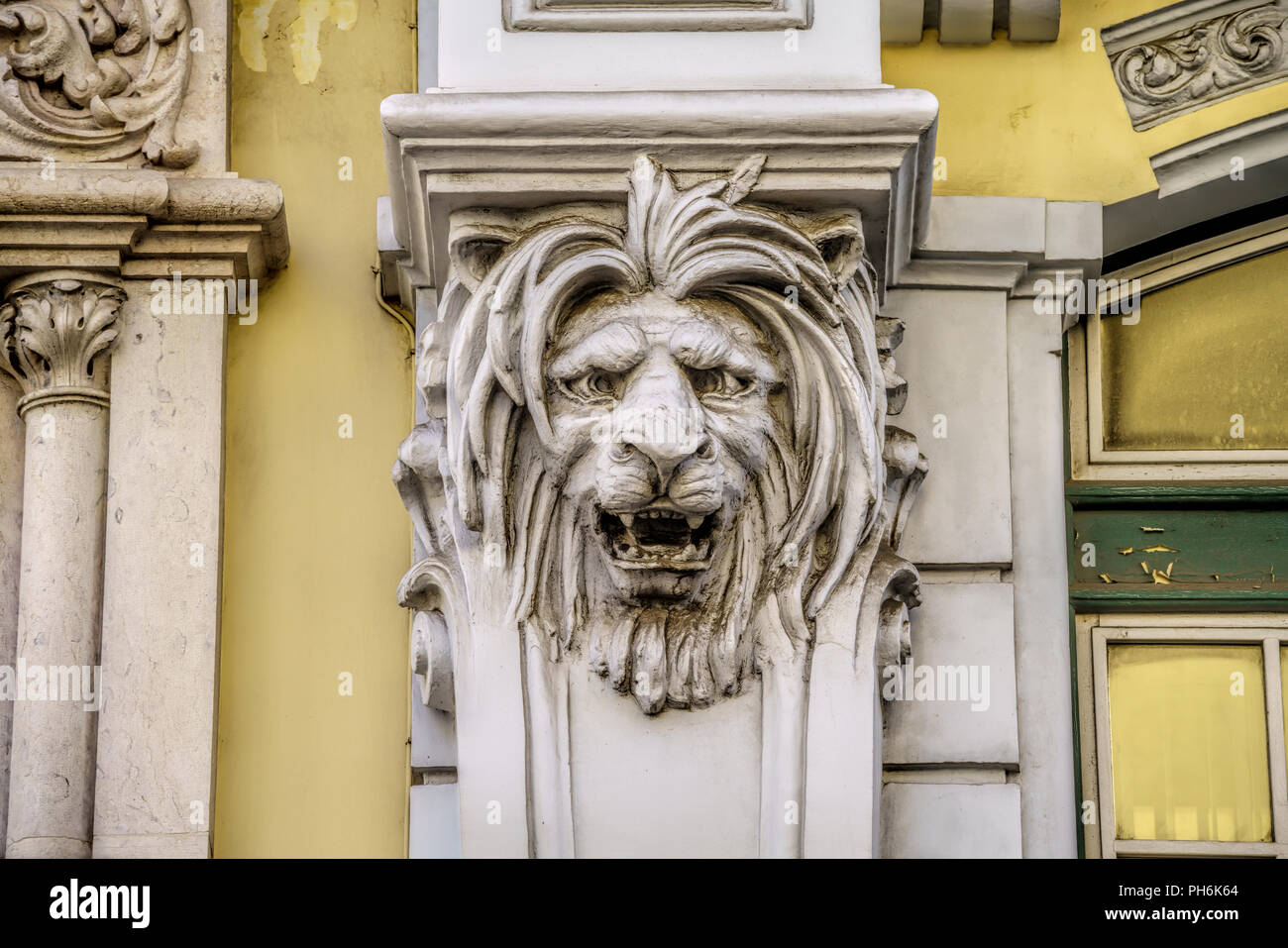 Skulptur Details der Löwe in der Rua Augusta Arch Terrasse, einem historischen Gebäude und Besucherattraktion in Commerce Square Stockfoto