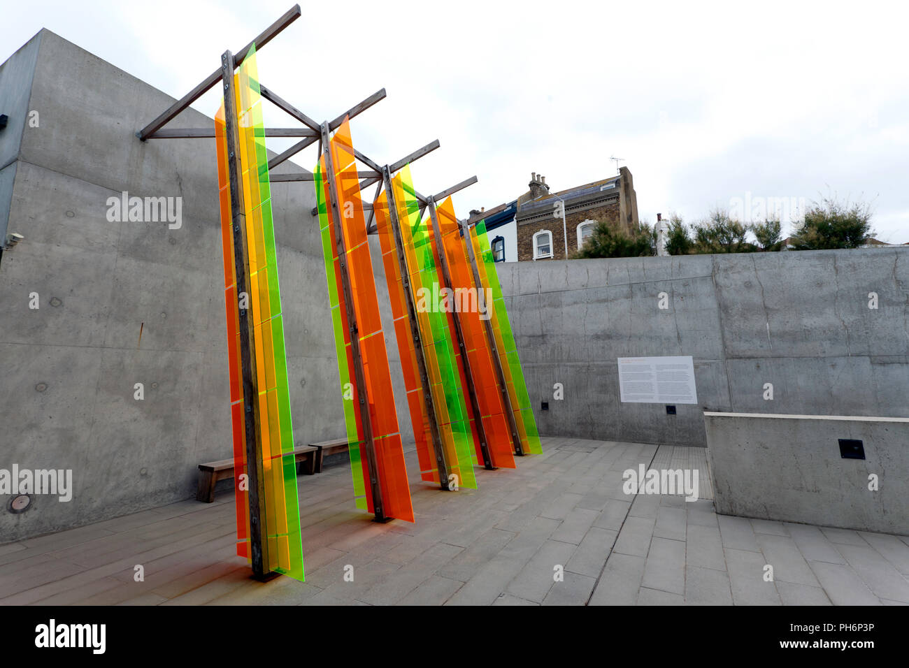 Jyll Bradley's Kunstwerk an der Turner Contemporary 'Dutch/Light" (für Agneta Block) markiert den 350. Jahrestag der Niederländischen Raid auf den Fluss Medway. Stockfoto