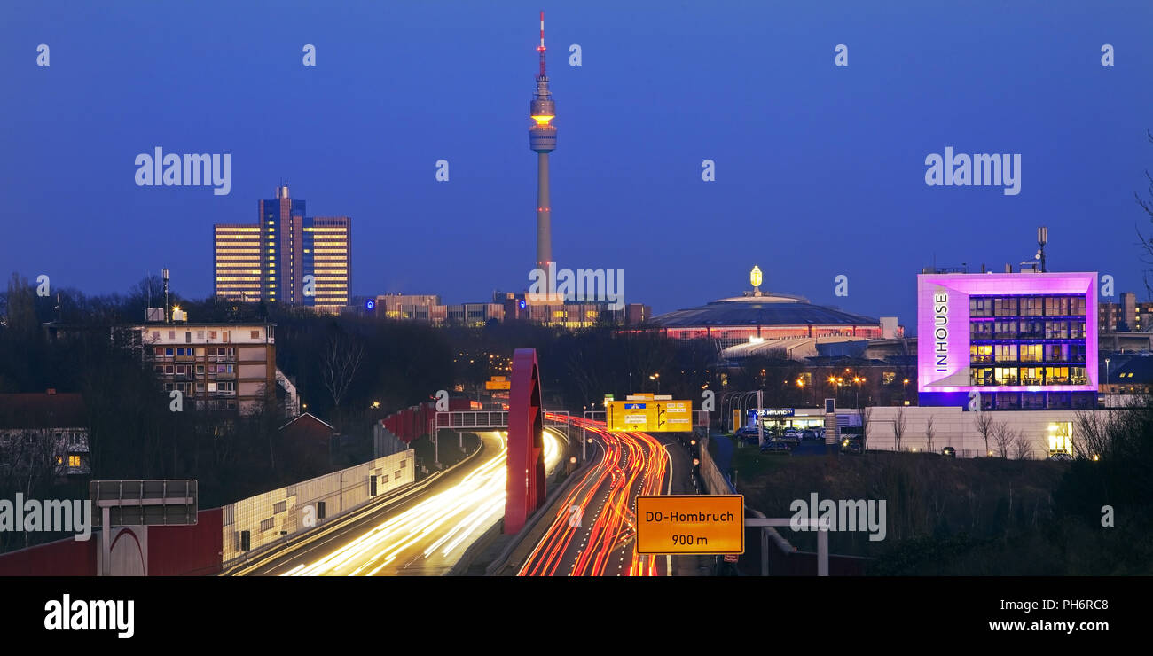 Autobahn A40 mit Florian Tower, Dortmund Stockfoto