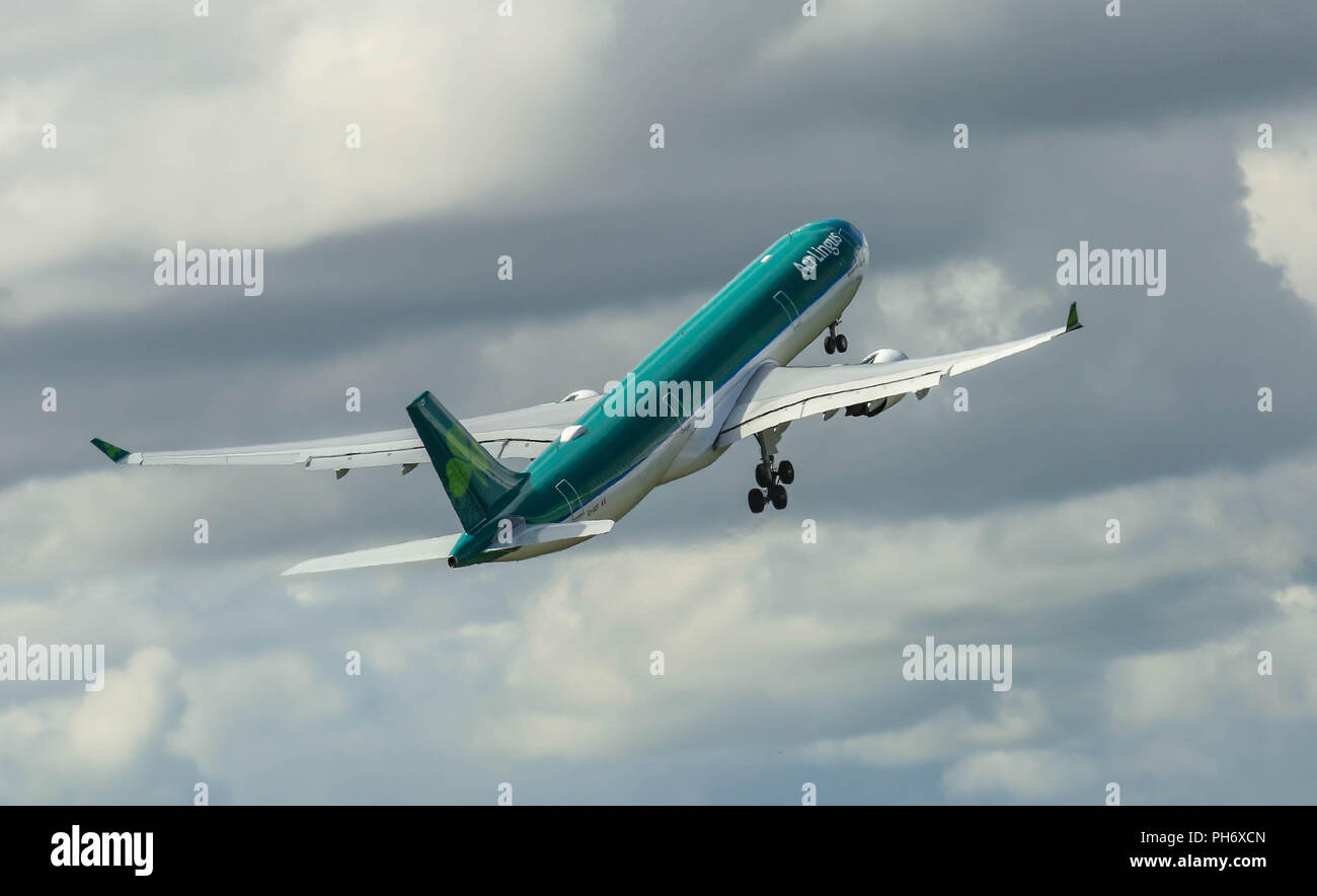 Flughafen Dublin Landungen und Starts. Stockfoto