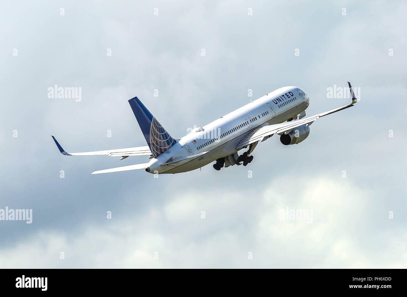 Flughafen Dublin Landungen und Starts. Stockfoto