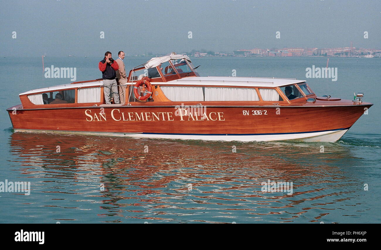 AJAXNETPHOTO. Venedig, Italien - San Clemente Palace HÖFLICHKEIT TAXI STARTEN. Foto: Jonathan Eastland/AJAX REF: 51011 2120A 4289 Stockfoto