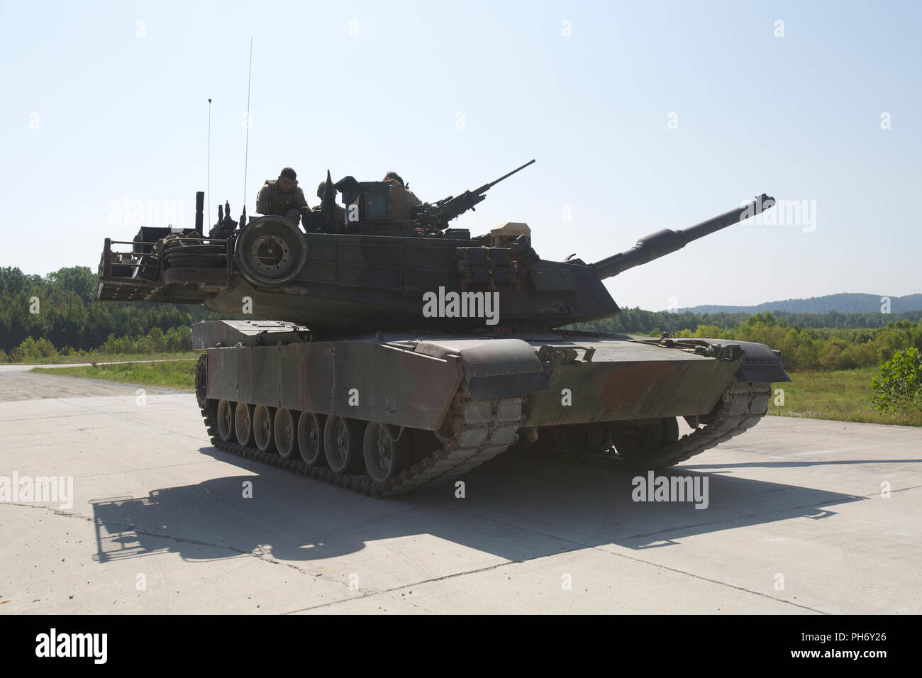 Marines mit 4 Tank Bataillon Wilcox Bereich verlassen, nachdem er in der 15. jährlichen Tiger Wettbewerb, 12.08.28, 2018, Fort Knox, Kentucky. Der Wettbewerb hervorgehoben, die kritischen und schnell reagierende zur Bekämpfung der Fähigkeiten der beteiligten Bataillone. (U.s. Marine Corps Foto von Cpl. Dante J. Pommes Frites) Stockfoto