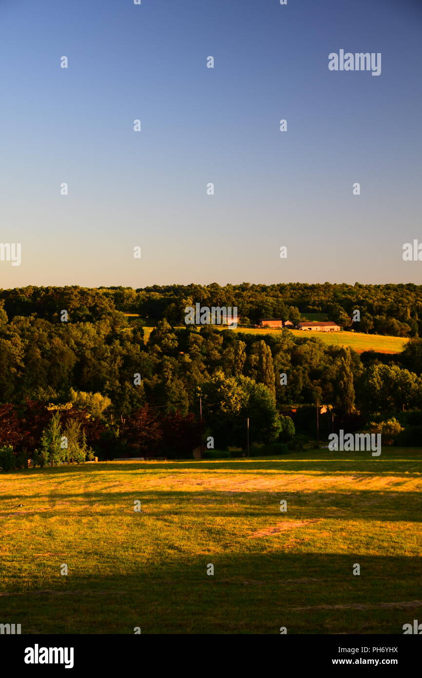 Goldene Stunde in die Landschaft rund um das mittelalterliche Bastide Dorf von Monpazier in der Region Dordogne Frankreich Stockfoto