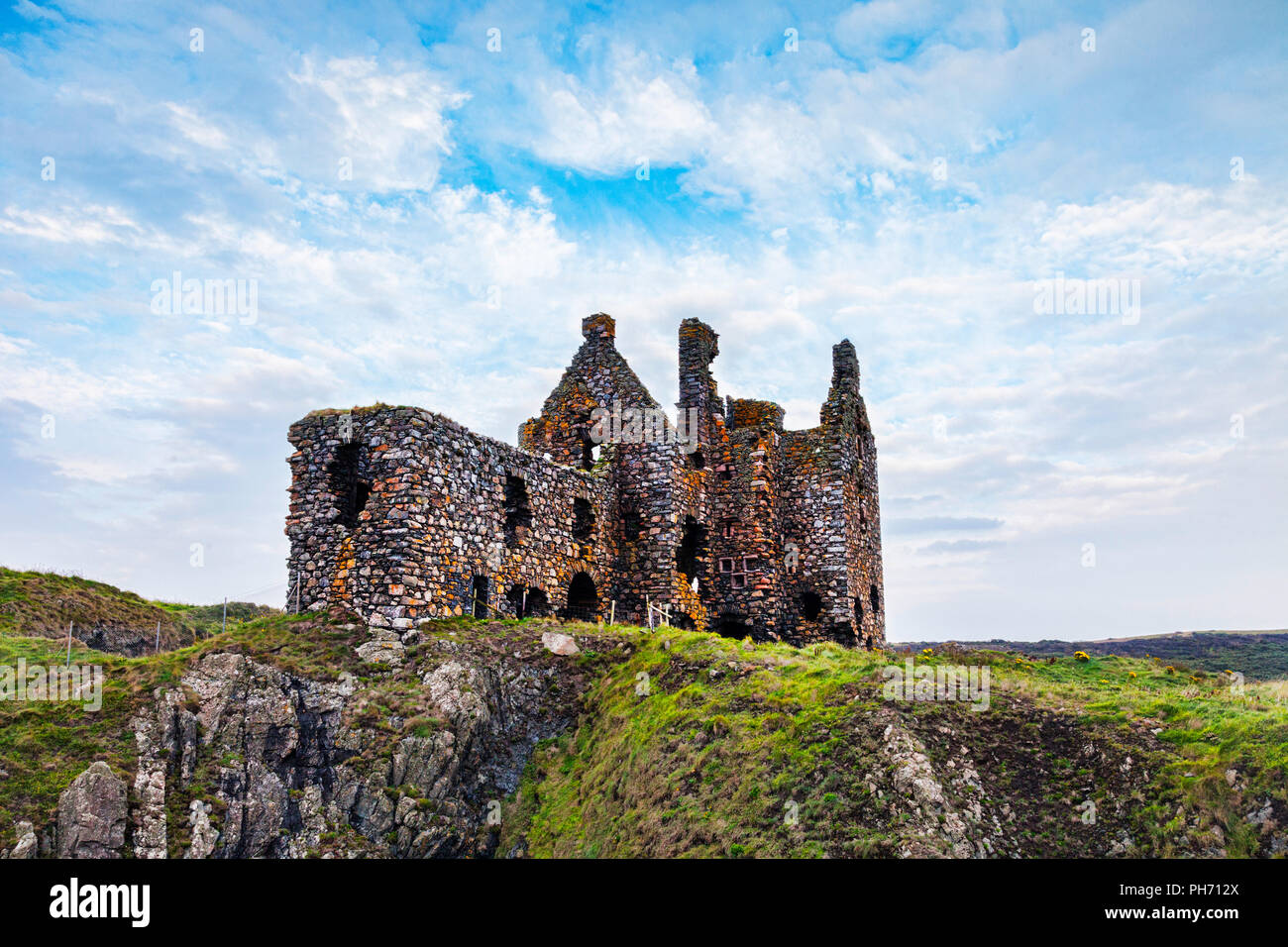 Dunskey Castle, in der Nähe von Portpatrick, Dumfries und Galloway, im Südwesten Schottlands. Stockfoto