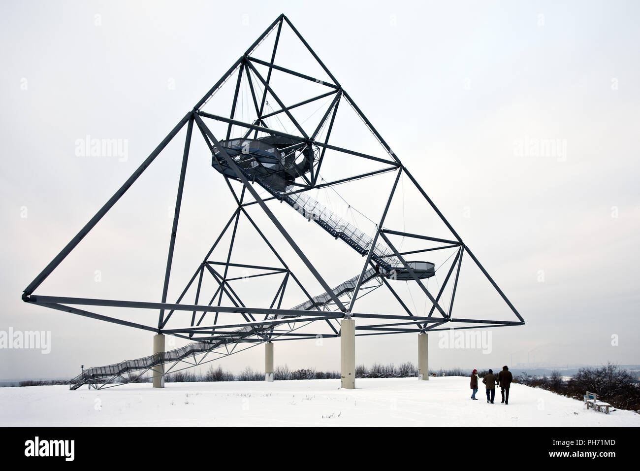 Tetraeder, ein tetraeder als Kunstwerk in Bottrop. Stockfoto