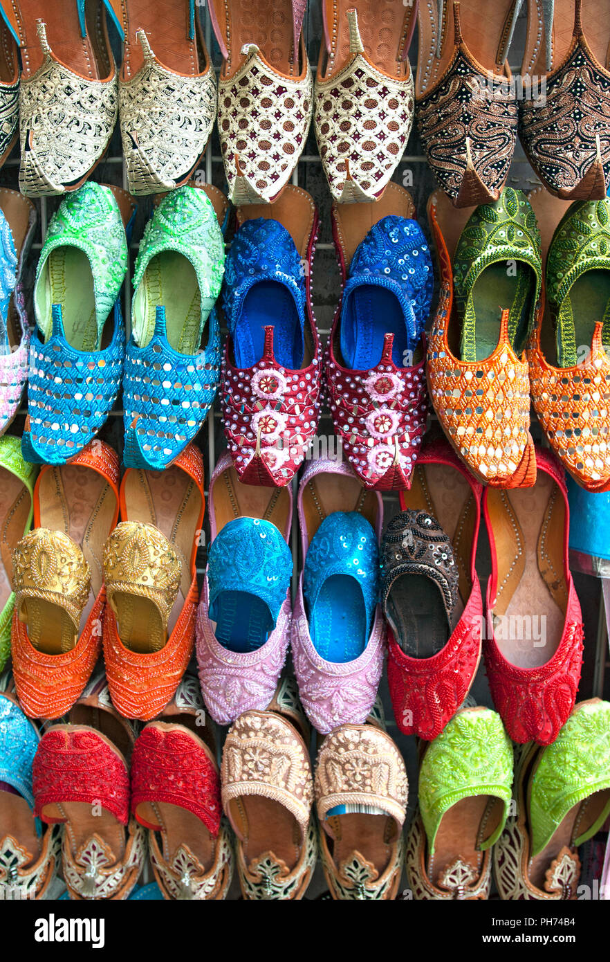 Die traditionelle arabische Schuhe, Dubai Stockfotografie - Alamy