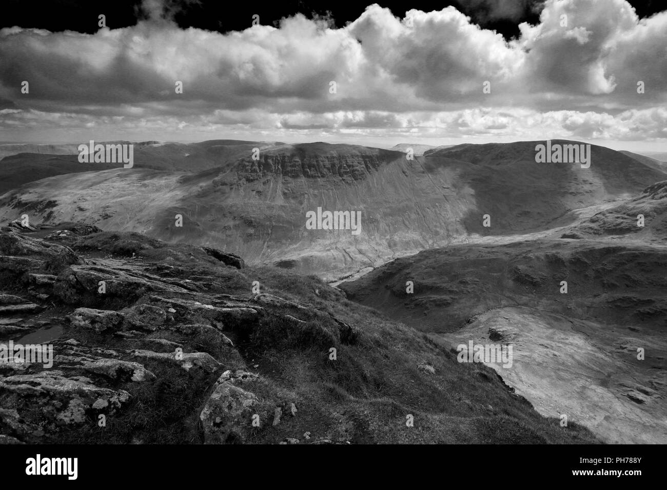 Blick durch das Tal über grisedale Patterdale, Ullswater Lake, Lake District National Park, Cumbria, England, Großbritannien Stockfoto