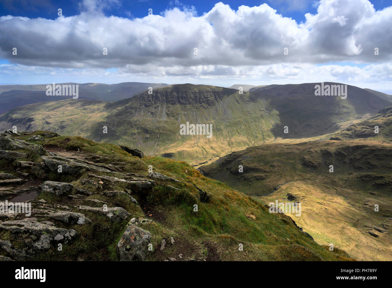 Blick durch das Tal über grisedale Patterdale, Ullswater Lake, Lake District National Park, Cumbria, England, Großbritannien Stockfoto