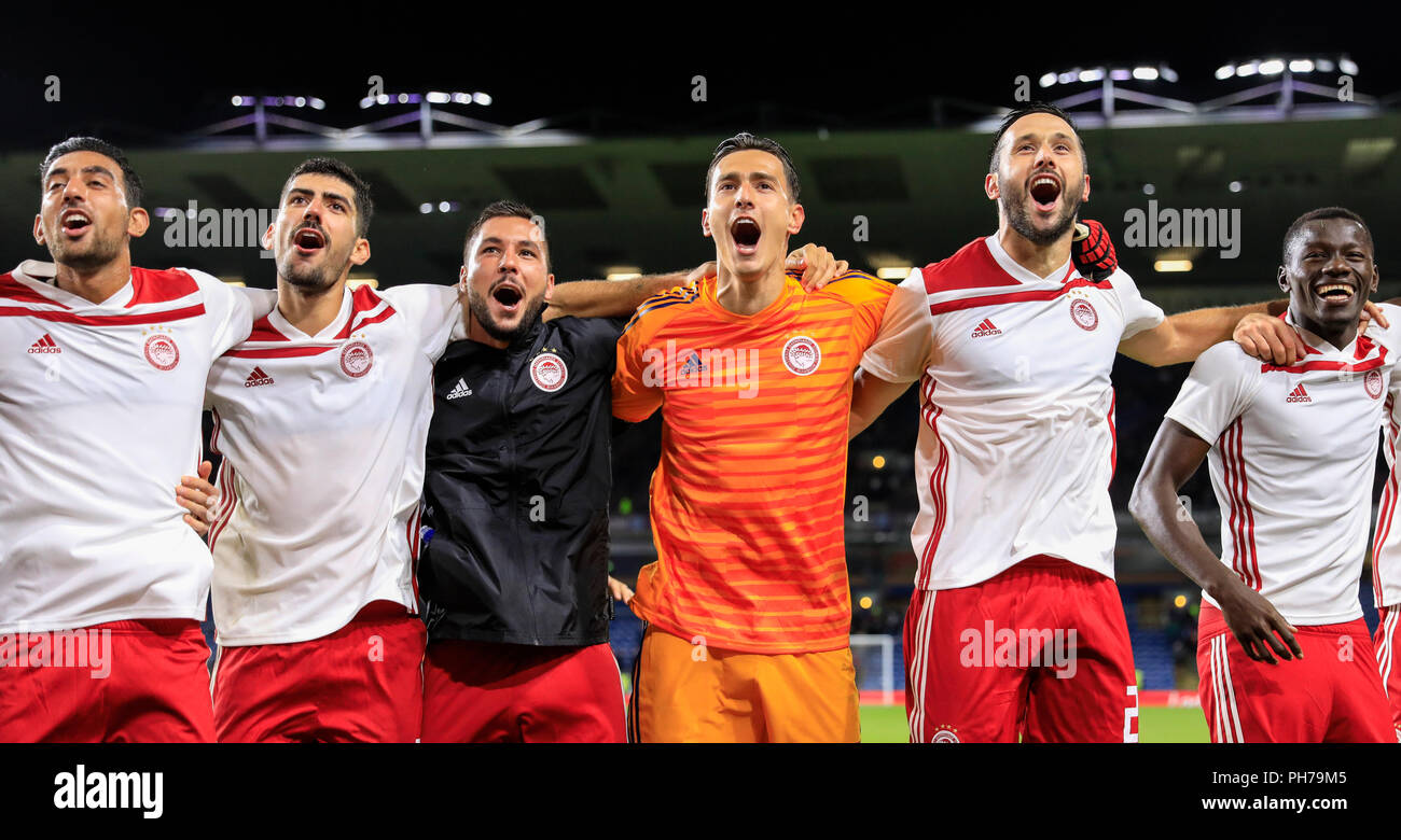 Turf Moor, Burnley, Großbritannien. 30 Aug, 2018. Europa League Fußball-Endspiel 2 Bein, Burnley gegen Olympiakos; Olympiakos Spieler feiern am Ende des Spiels mit einem 2-4 Gesamtbewertung Credit: Aktion plus Sport/Alamy leben Nachrichten Stockfoto