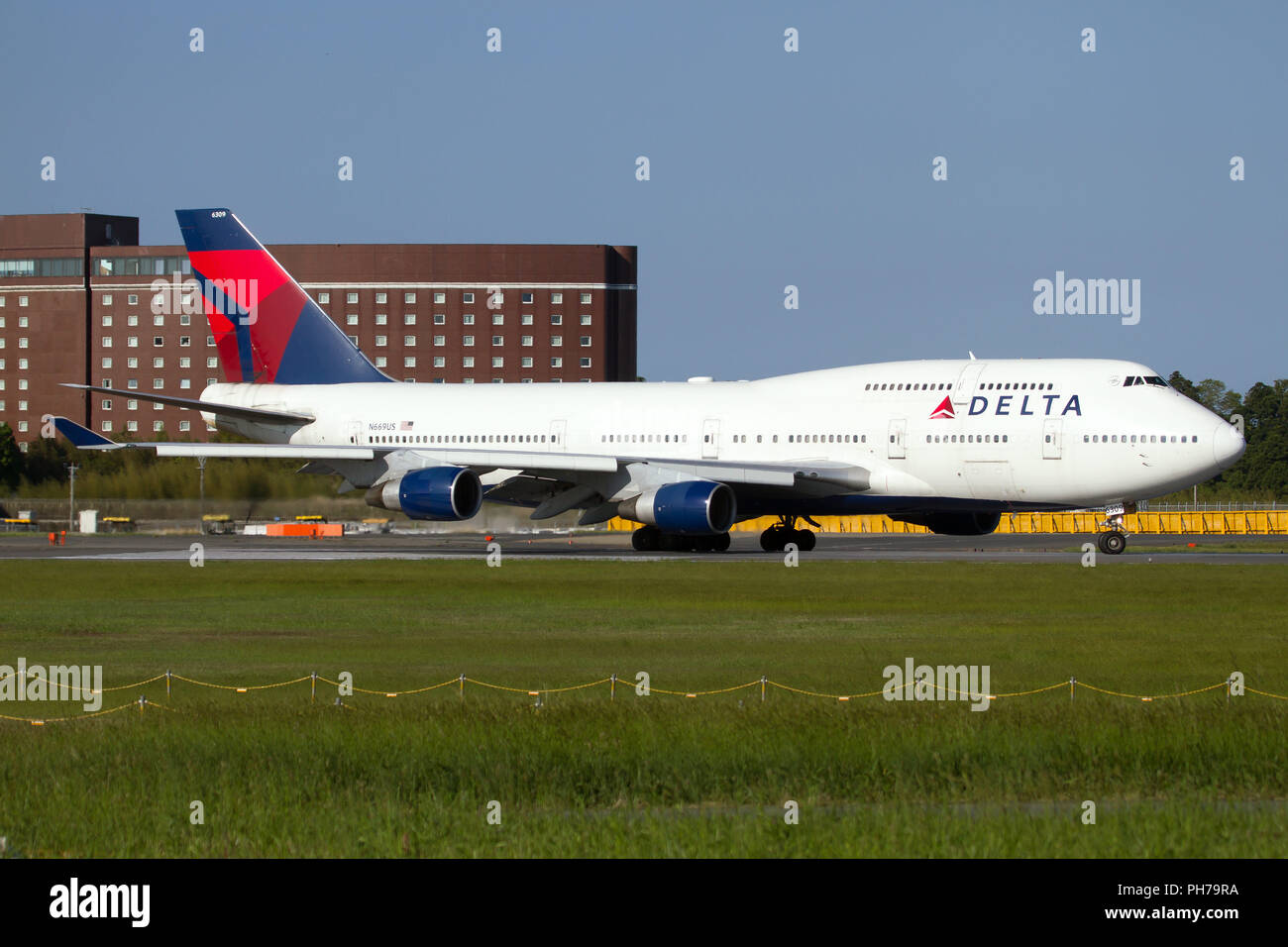 Tokio, Japan. 5 Mai, 2017. Delta Air Lines Boeing 747-400 bereit von Tokyo Narita Flughafen zu fahren. Credit: Fabrizio Gandolfo/SOPA Images/ZUMA Draht/Alamy leben Nachrichten Stockfoto