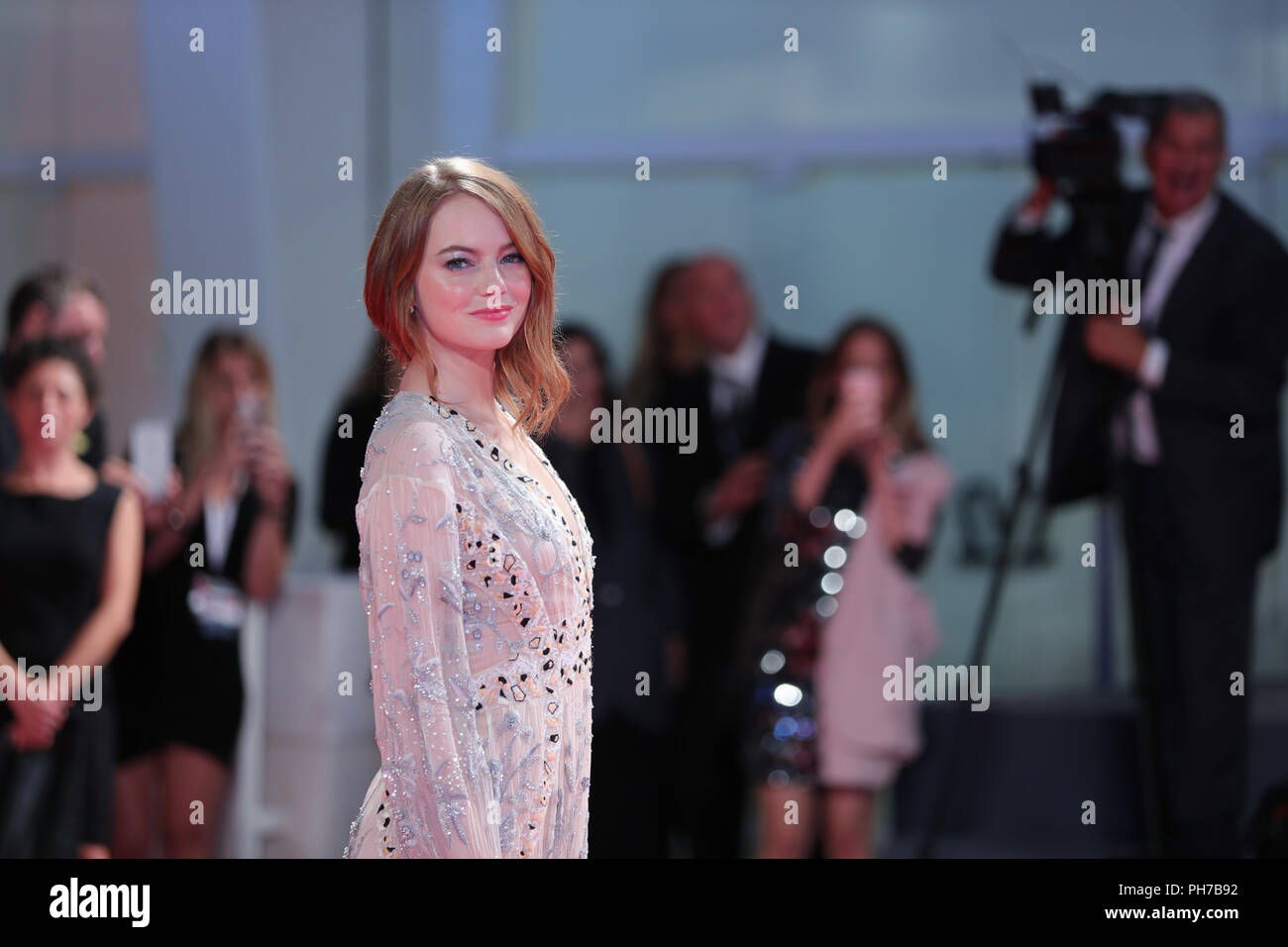 Venedig, Italien. 30 Aug, 2018. Schauspielerin Emma Stone besucht die Premiere des Films "Der Favorit" beim 75. Internationalen Filmfestival von Venedig in Venedig, Italien, Nov. 30, 2018. Credit: Cheng Tingting/Xinhua/Alamy leben Nachrichten Stockfoto