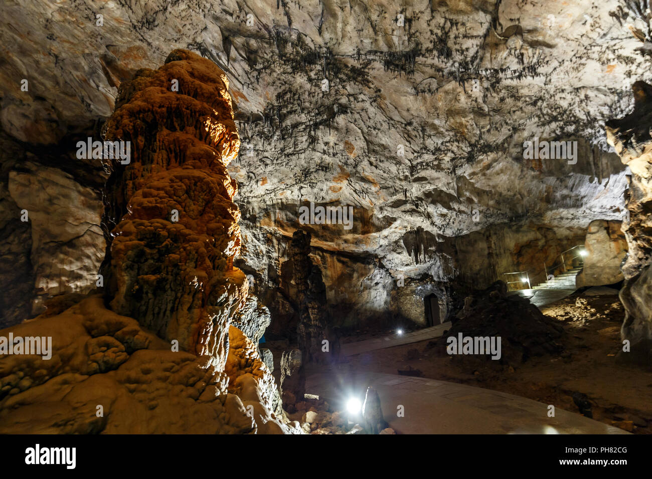 Baradle Höhle in Aggtelek Nationalpark in Hungury. Stalaktiten und Stalagmiten in einer Höhle, Stockfoto