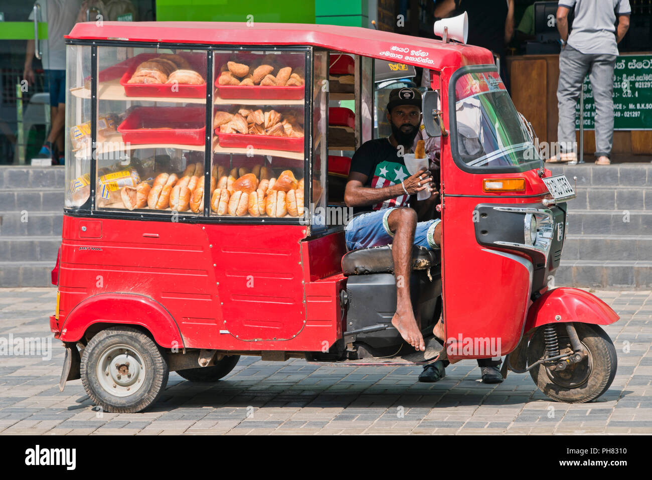 Horizontale Ansicht eines mobilen fastfood Bäckerei van in Sri Lanka. Stockfoto