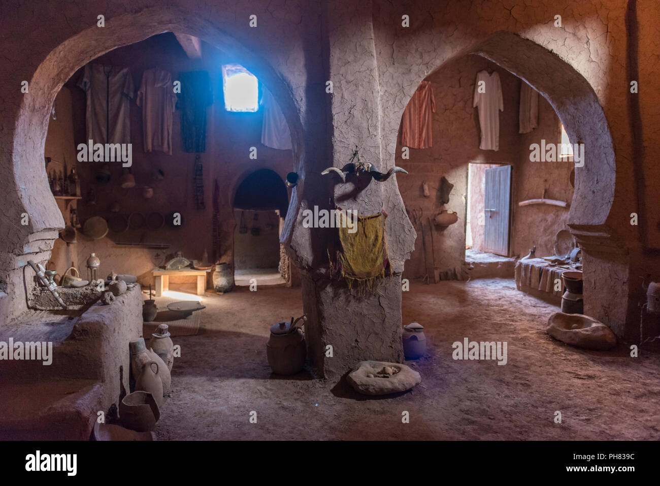 Historische Zimmer, Innenraum geschossen von einem Wohngebiet Schloss von der Kasbah Ait Benhaddou, Hoher Atlas, Ksar Ait Benhaddou, Ouarzazate Stockfoto