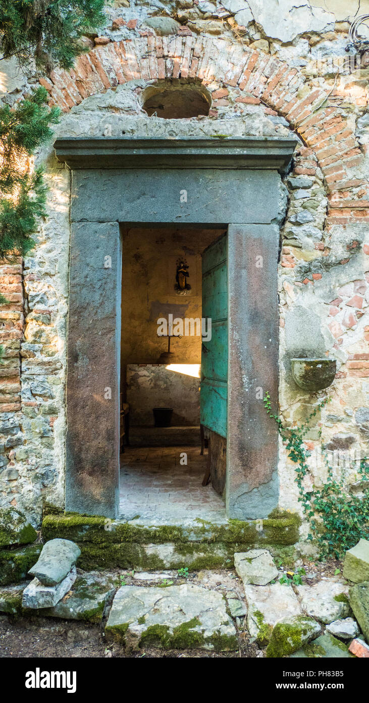 Garten Kapelle auf einem Bauernhof in der Ortschaft Borgo a Mozzano in der Provinz Lucca in der Toskana, Italien Stockfoto