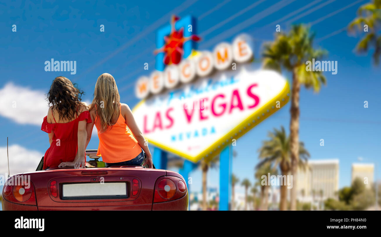 Freunde der Fahrt im Cabrio bei Las Vegas Stockfoto
