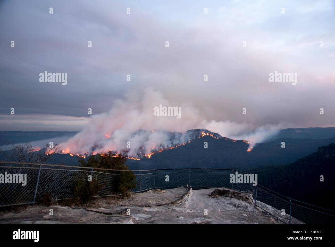 Verringerung der Brandgefahr am Mount Solitary, Blue Mountains, Australien Stockfoto