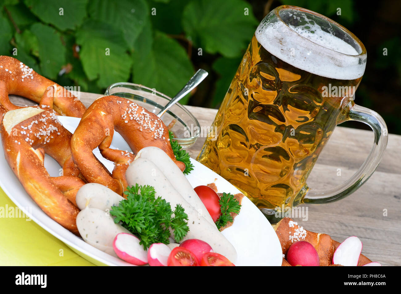 Bayerische brotzeit tisch -Fotos und -Bildmaterial in hoher Auflösung ...