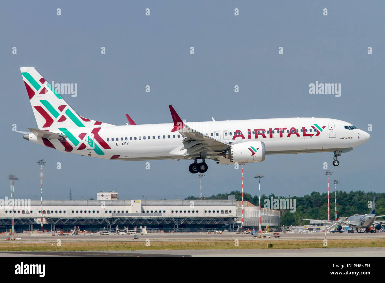 AirItaly Boeing 737 Next Gen Passenger Jet beim Start Fotografiert am Flughafen Malpensa, Mailand, Italien Stockfoto