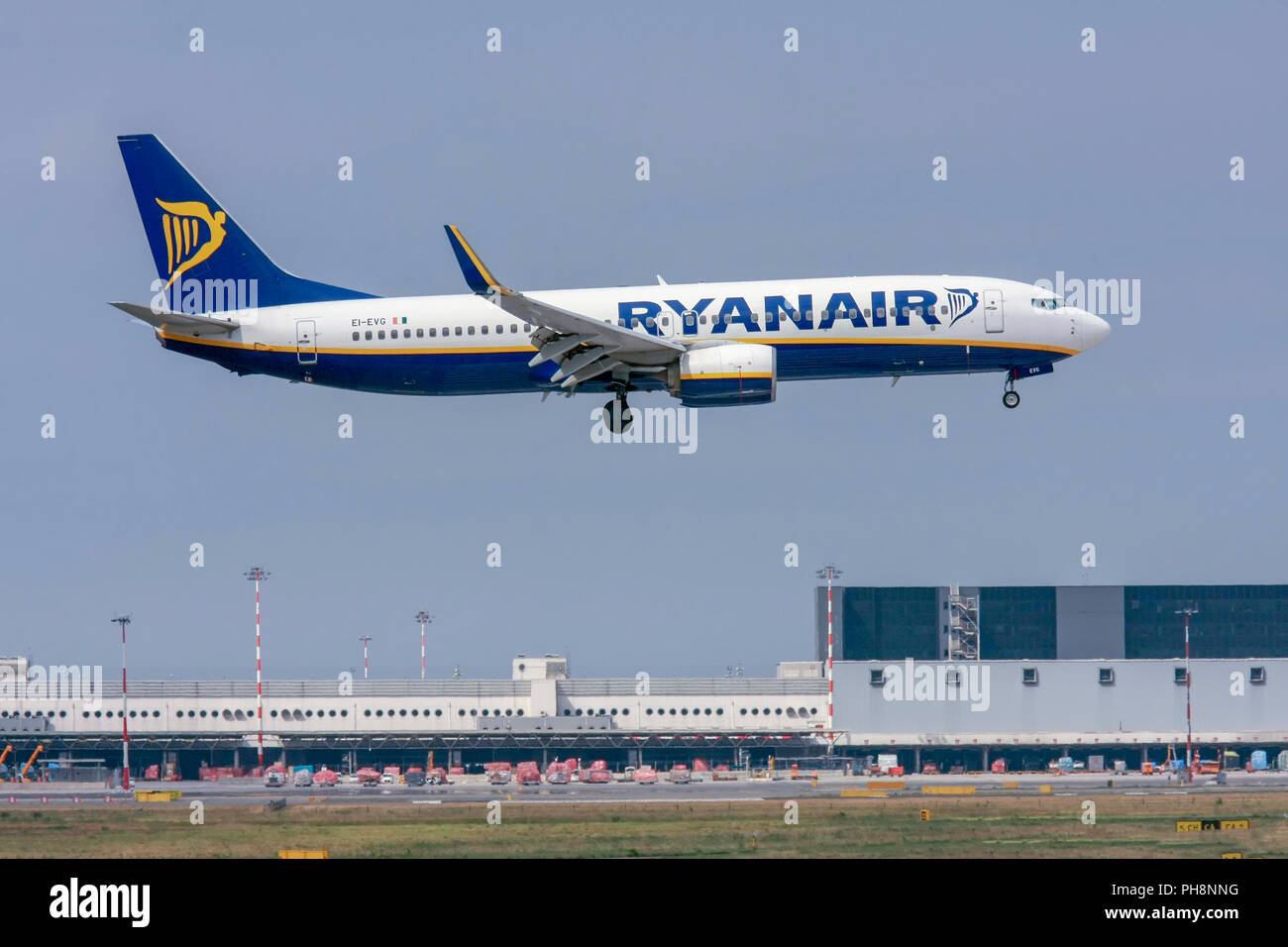 Ryanair Boeing 737-800 Next Gen, (EI-EVG), bereit zum Abheben. in Malpensa (MXP/LIMC), Mailand, Italien Stockfoto