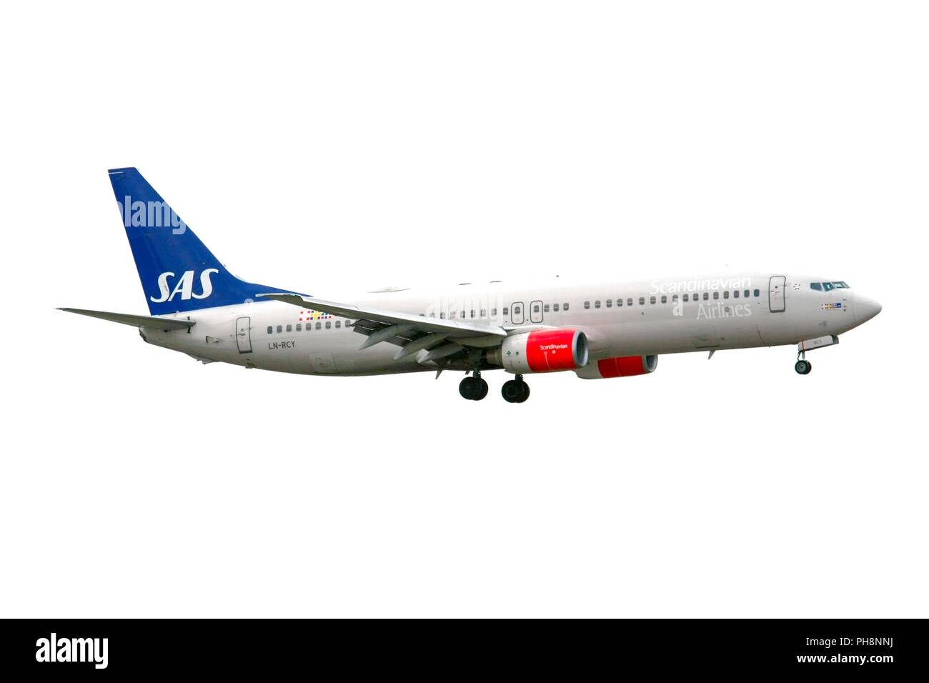 SAS Scandinavian Airlines System Boeing 737 Next Gen. am Mailand Malpensa (MXP/LIMC) Italy Ausschnitt auf weißem Hintergrund Stockfoto
