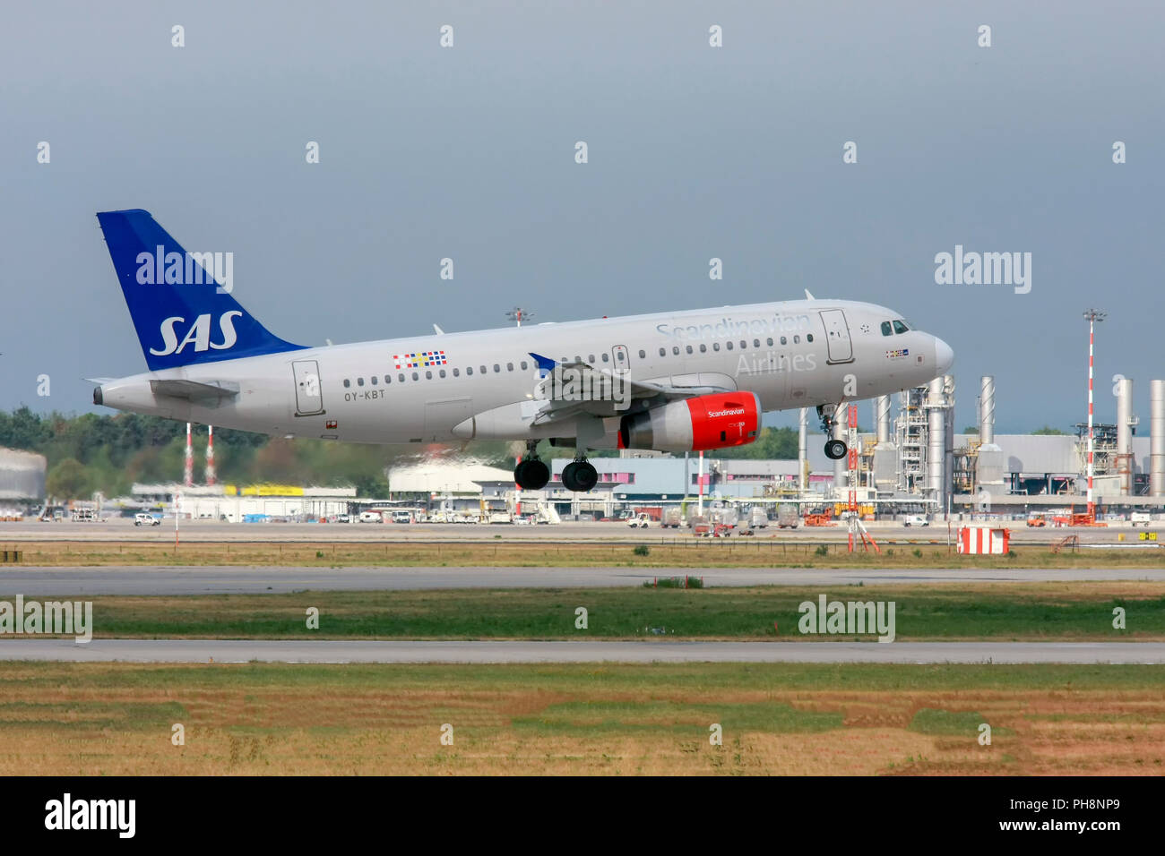 SAS Scandinavian Airlines Airbus A319-100 (OY-KBT) in Mailand - Malpensa (MXP/LIMC) Italy Stockfoto