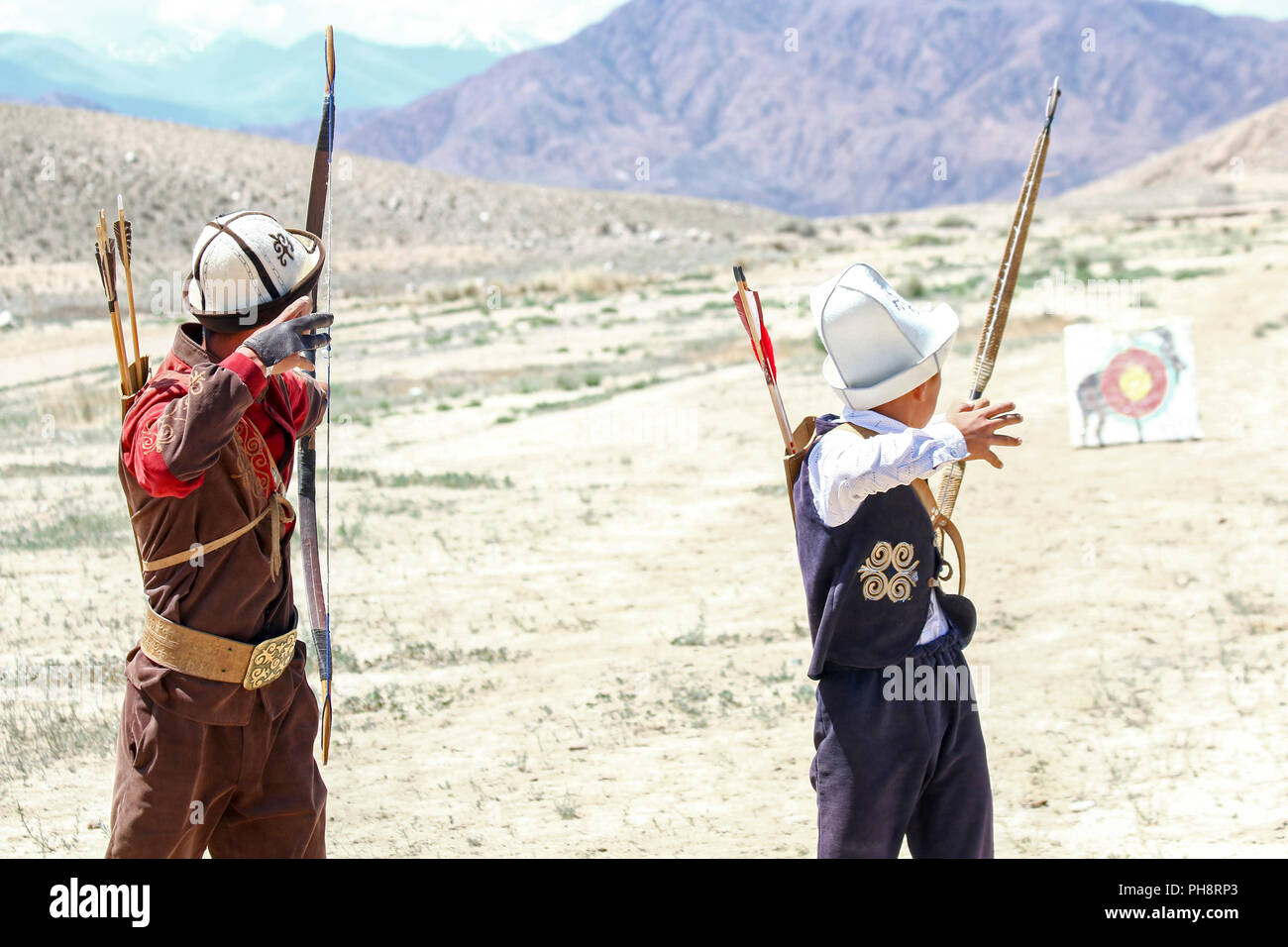 Traditionelle Bogenschießen üben in Kirgisistan Stockfoto
