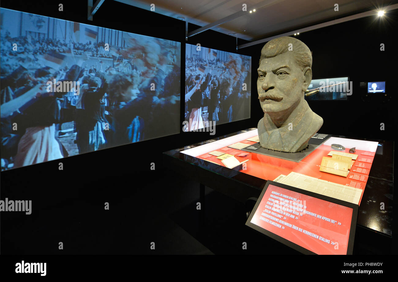 Stalin-Bueste, Ausstellung 'Der rote Gott", Stasi-Gedenkstaette, Genslerstrasse, Hohenschönhausen, Lichtenberg, Berlin, Deutschland Stockfoto