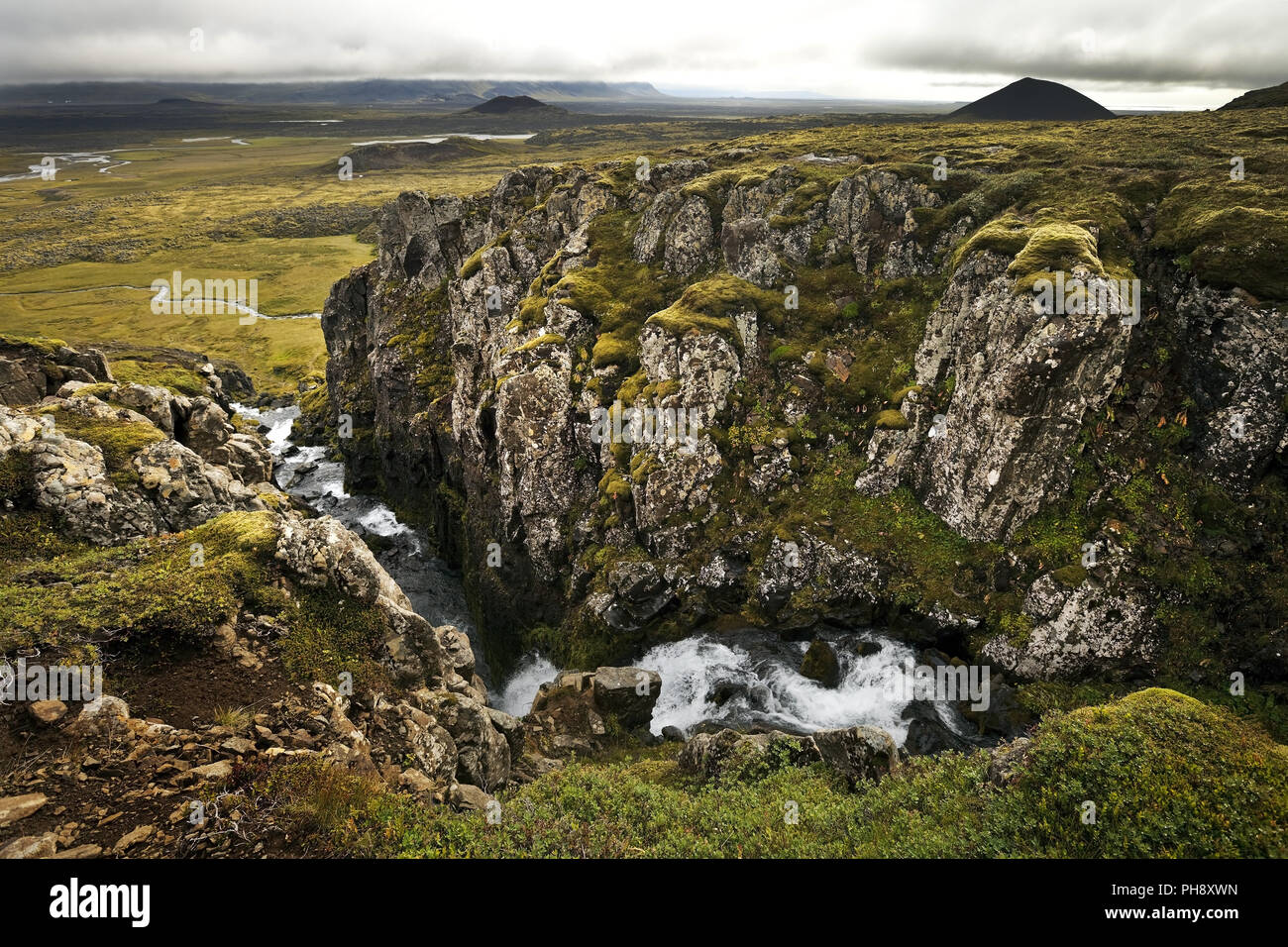 Landschaft mit Wasserfall in der Nähe von Raudakulur, Snaefellsnes, Island Stockfoto