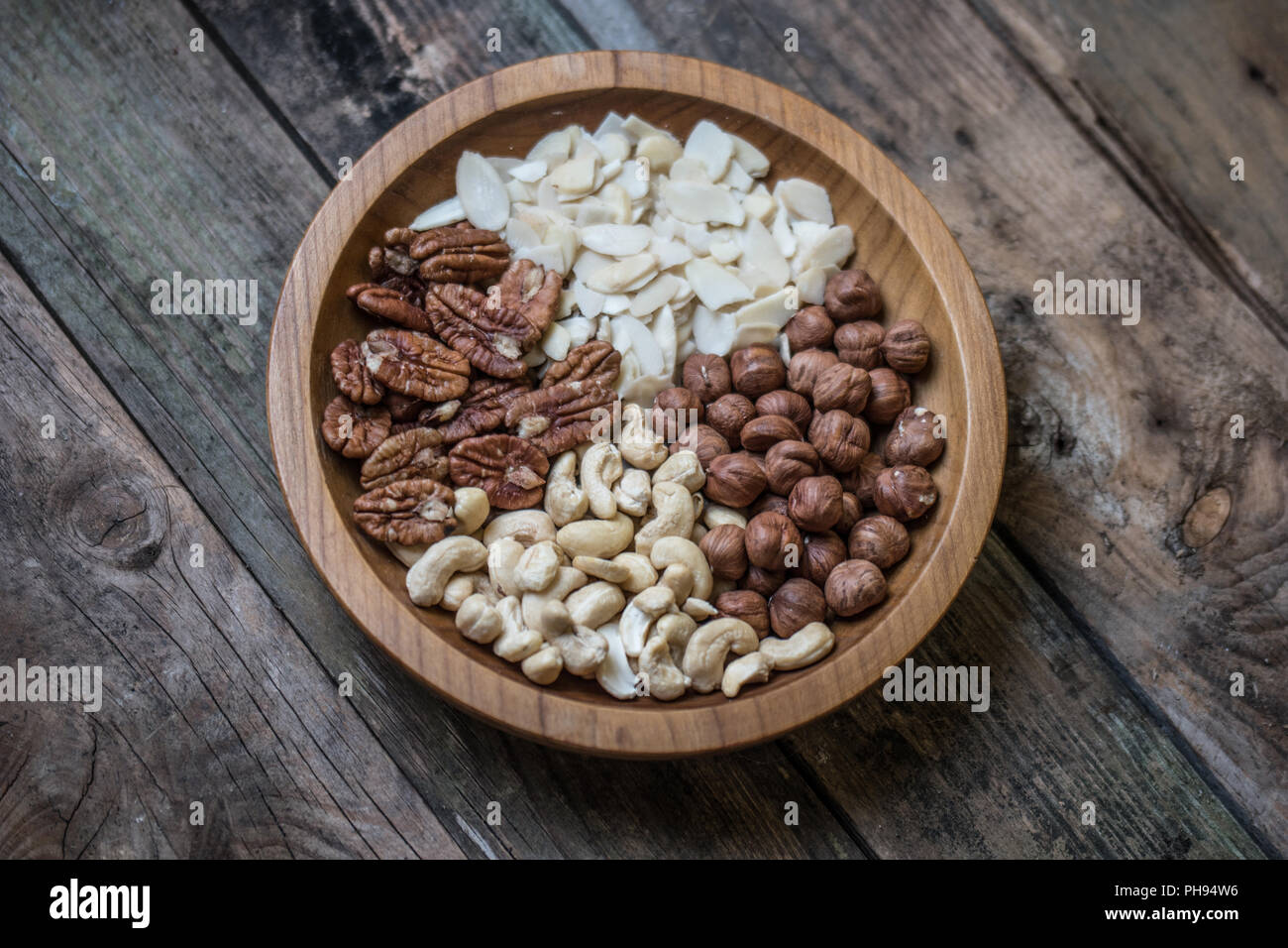 Mischung aus 4 verschiedenen Muttern Stockfoto