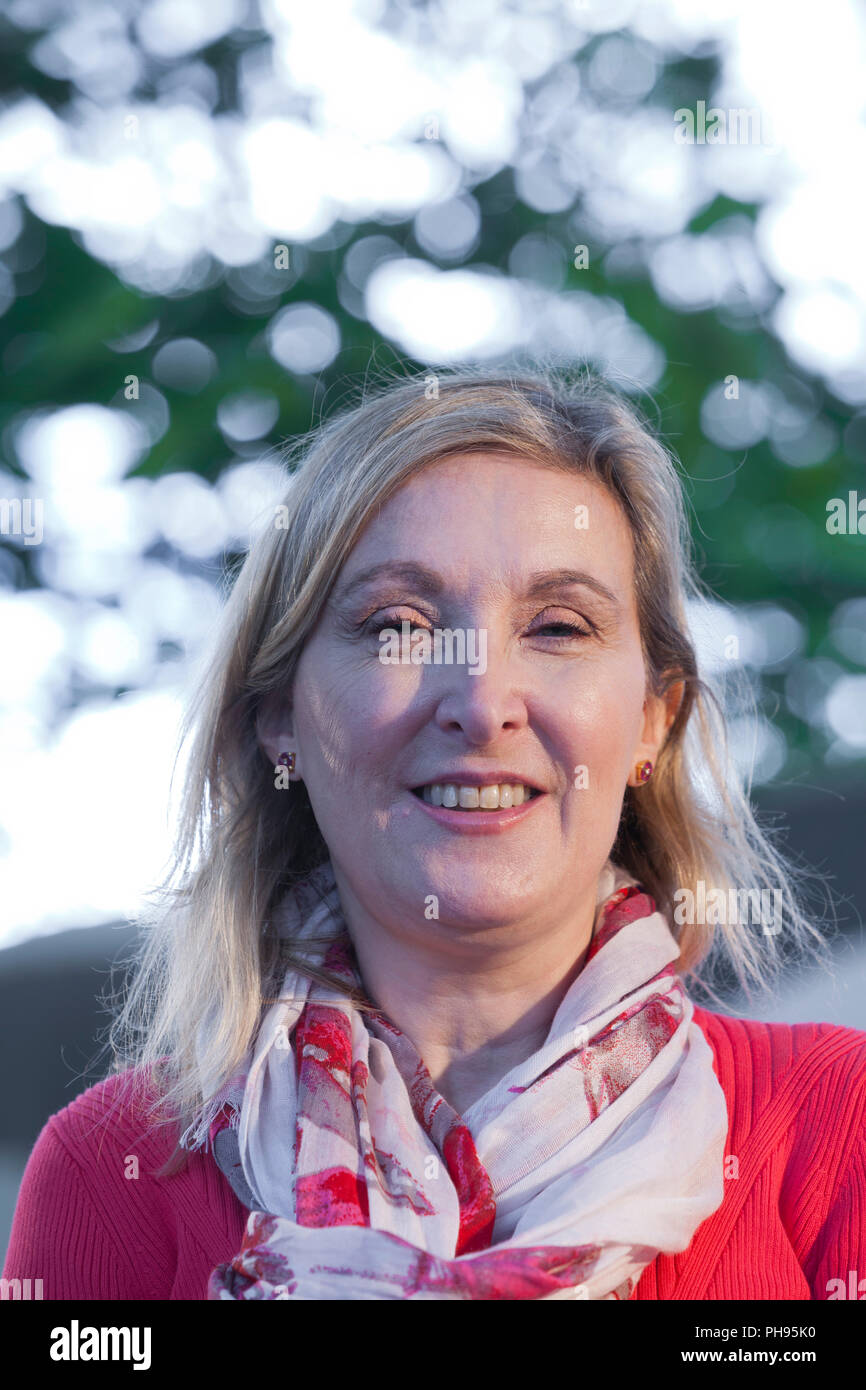 Leanda de Lisle ist ein britischer historischer Schriftsteller. Sie hat Werke auf die Kriege der Rosen verfasst wurden, und die Tudor und Stuart Perioden. Dargestellt an der Edinburgh International Book Festival. Edinburgh, Schottland. Bild von Gary Doak/Alamy Stockfoto