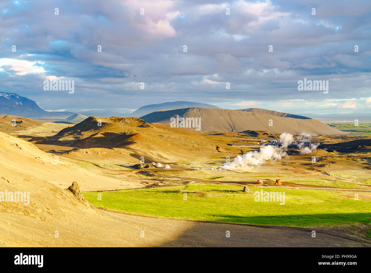 Luftaufnahme von geothermischen Anlagen Stockfoto