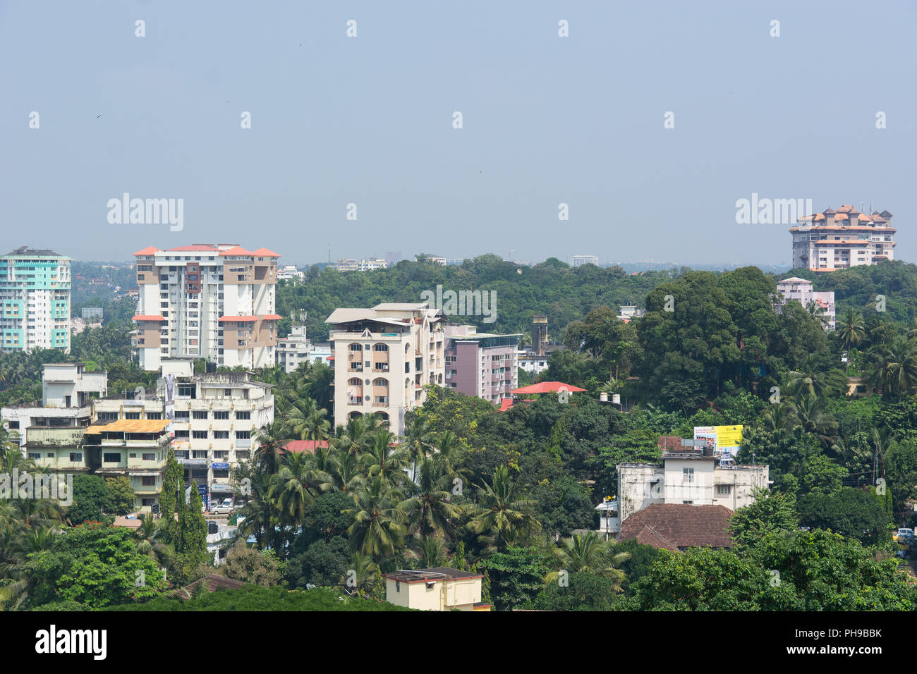 Mangalore, Indien - 8. Juli 2018 - Schnell wachsende Stadt im Süden von Indien, die relativ grün und friedlich ist, verglichen mit dem Rest von Indien Stockfoto